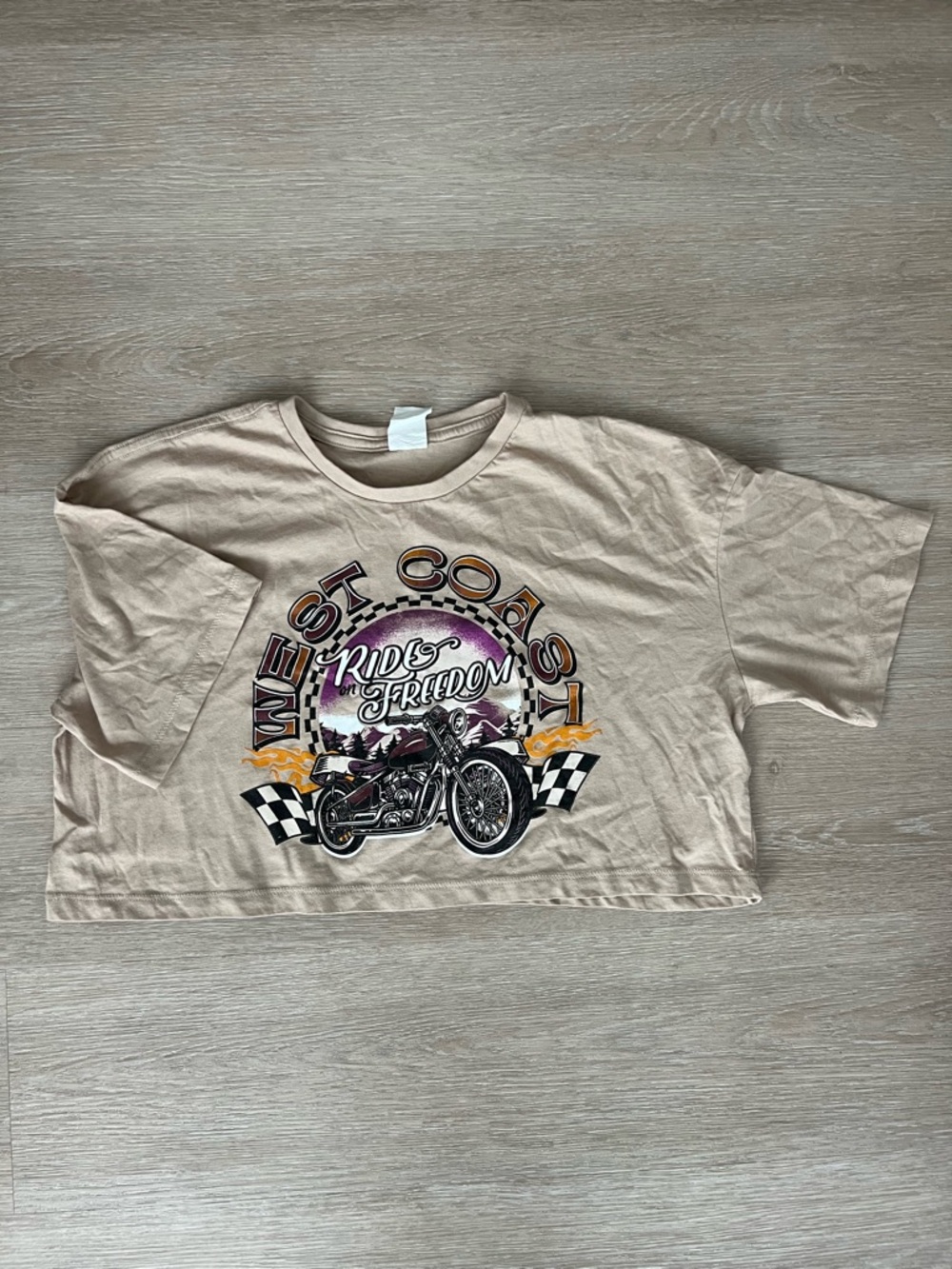 ☆ 3 for $20 ☆ Ride on Freedom Graphic Cropped Tee - Picture 2 of 4